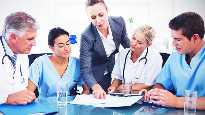 Consultant talking with doctors